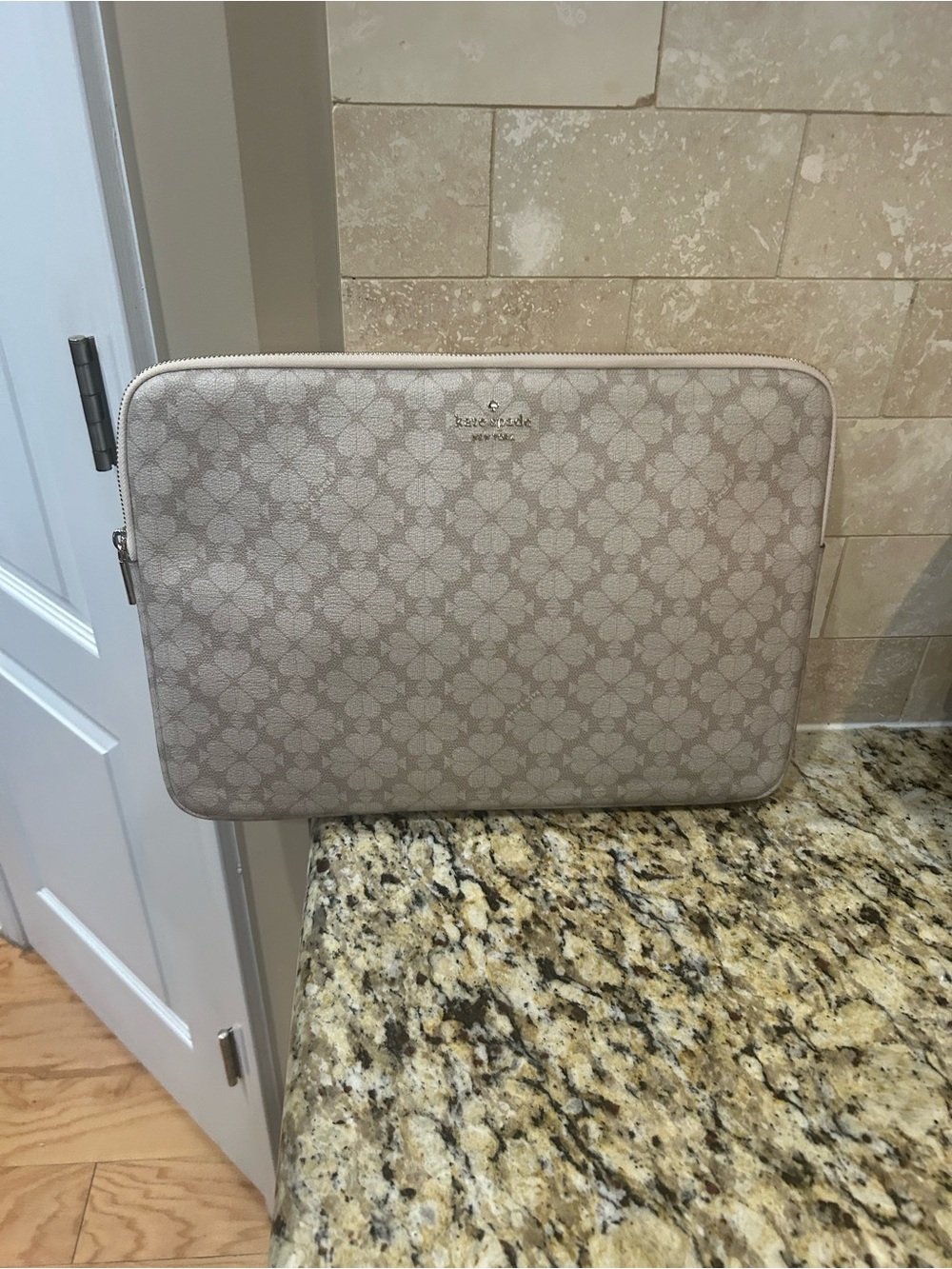 Kate Spade Beige Floral Laptop Sleeve Case Cover Nwot